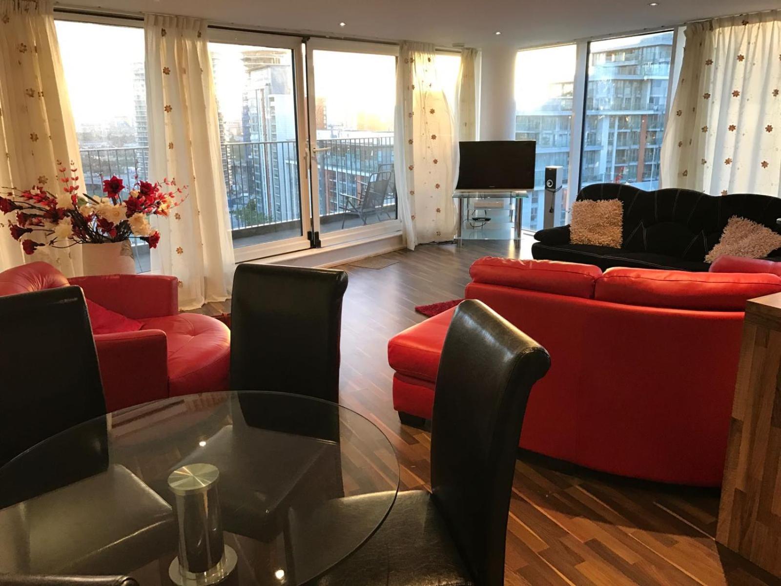 Excel Stunning Duplex Penthouse * Londra